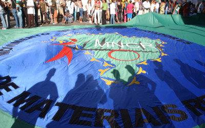 Jornal Fazendo Media retoma atividades no Fórum Social Mundial 2016 Bandeira do Movimento Nacional dos Catadores de Recicláveis, na marcha de abertura do Fórum Social Mundial de 2005, em Porto Alegre. Foto: Marcello Casal Jr/ABr